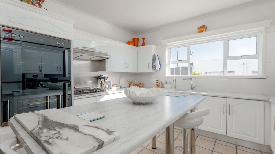 6 Bedroom Property for Sale in Struisbaai Western Cape